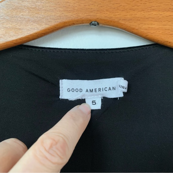 Good American Velvet Deep V-Neck Bodysuit Size 5 - Picture 2 of 4